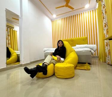 Gomti Nagar House | Yellow Inn Guest House