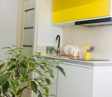 Makhinjauri Apartment | Yellow room with sea view