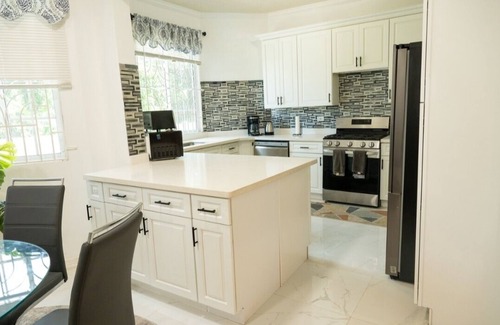 St. Ann's Bay House | YELLOW SUMMER Luxury cozy villa in Drax Hall, St Ann with roof top lounge.