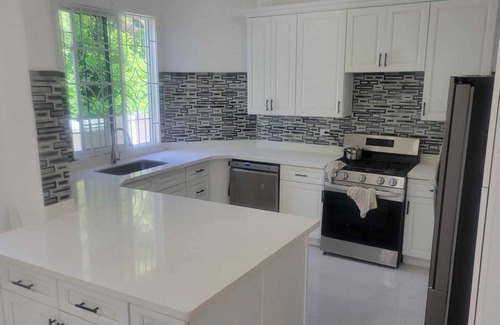 St. Ann's Bay House | YELLOW SUMMER Luxury cozy villa in Drax Hall, St Ann with roof top lounge.
