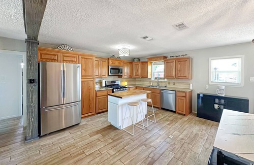 San Angelo House | Yellow Texas Star House next to Goodfellow AFB