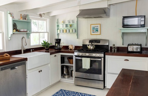 Dunmore Town House | Yellowbird, a Charming Property w/Main House, Guest Cottage, Pool, In Town