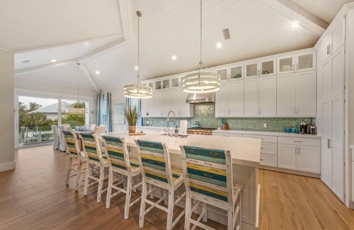 Anna Maria House | Yellowfin Inn: Luxury canal-front, pool home on Anna Maria Island