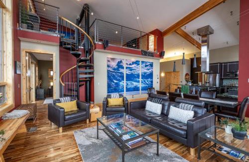 Livingston House | Yellowstone Beach Club