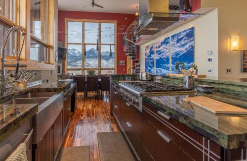 Livingston House | Yellowstone Beach Club