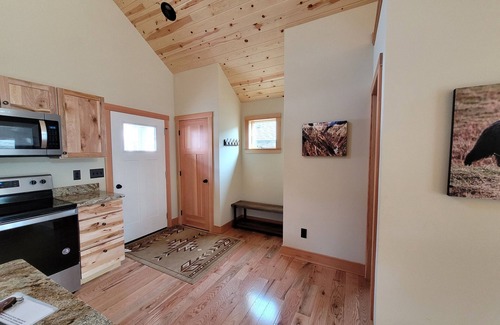 Gardiner House | Yellowstone Beauty Overlooking Yellowstone River BRAND NEW Gardiner, MT