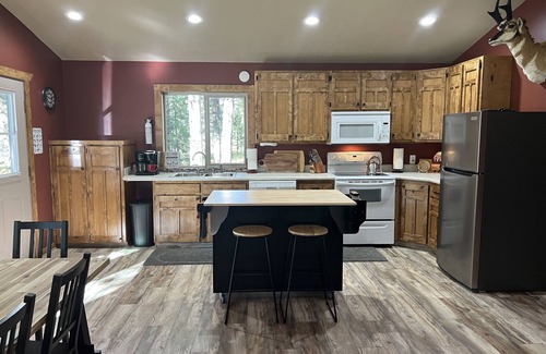Rea Cabin | Yellowstone Retreat Cabin | Kids Zipline | WiFi | Trailers