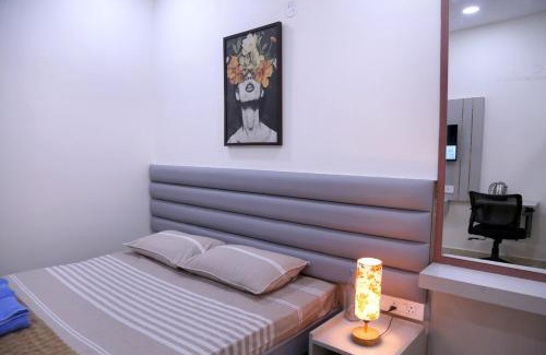 Serilingampally Apartment | Yendluri's- QueenBed Room-24 Kondapur, Gachibowli