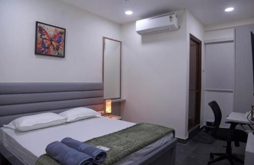 Serilingampally Apartment | Yendluri's- QueenBed Room-24 Kondapur, Gachibowli