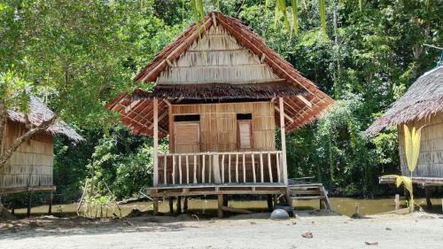 Pianemo Islands House | Yenmankankan Homestay
