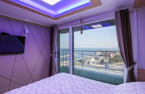 Yeongdeok House | Yeongdeok Blue Road Town Pension