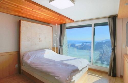 Yeongdeok House | Yeongdeok Blue Road Town Pension