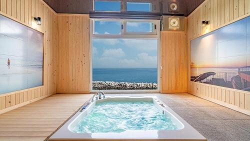 Yeongdeok House | Yeongdeok Hillington Resort Pension