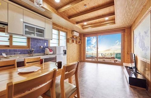 Yeongdeok House | Yeongdeok Hyanguiteo Pension