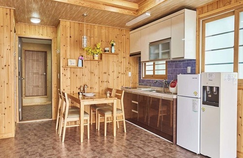 Yeongdeok House | Yeongdeok Hyanguiteo Pension