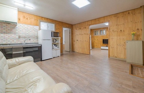 Suwon House | Yeongheungdo Rainbow Ocean View Pension