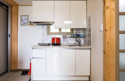 Dolsan-eup House | Yeosu Banditbul Hwangto Pension