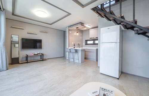 Hwajeong House | Yeosu Baraboda Ocean View Pension