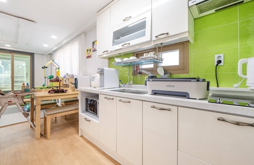 Dolsan-eup House | Yeosu Bebeolleh Pension