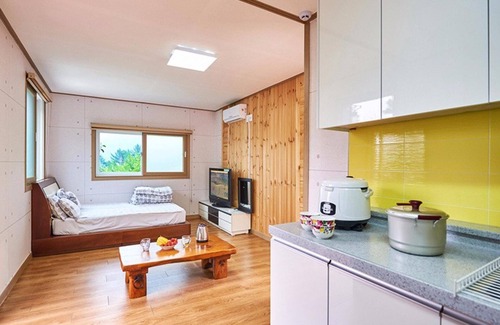 Dolsan-eup House | Yeosu Dolsan Healing Pension