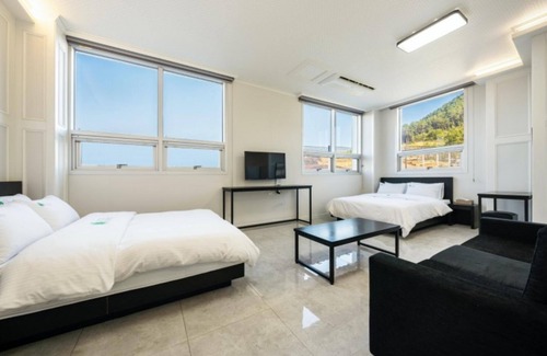 Udu-ri House | Yeosu Little Forest Pension