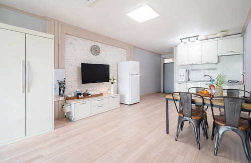 Musilmok House | Yeosu Moraeal pet Heated Pool Pension