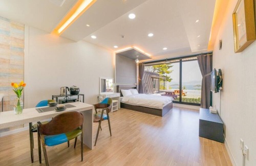 Musilmok House | Yeosu The Island Looks Pension
