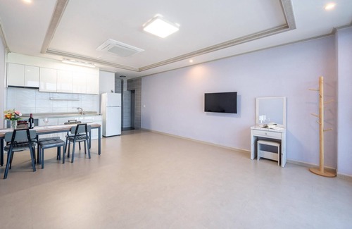 Hwajeong House | Yeosu Wayo Ocean View Pension