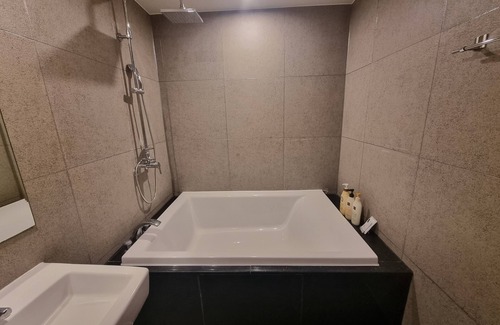 Chinju Hotel | Yeow-B