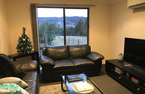 Tallarook Bed & Breakfast | Yeoy's Cabin
