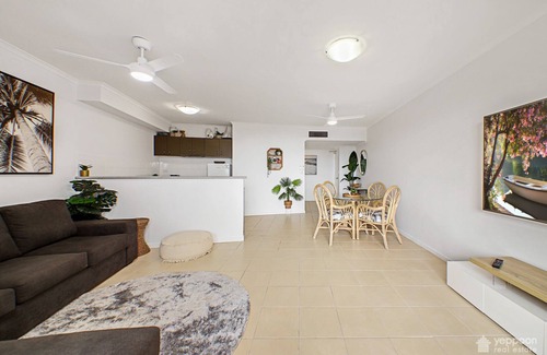 Yeppoon Apartment | YEPPOON CBD FULLY FURNISHED APARTMENT WITH POOL!