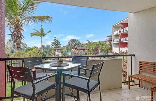 Yeppoon Apartment | Yeppoon CBD furnished apartment with pool!