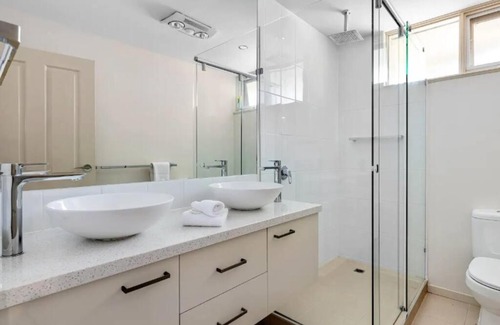 Rye House | Yera Lodge Coastal Homestead in Rye Spa/Tennis Crt