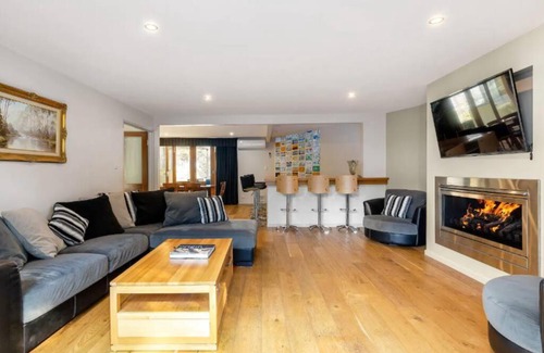 Rye House | Yera Lodge Coastal Homestead in Rye Spa/Tennis Crt
