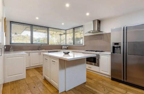 Rye House | Yera Lodge Coastal Homestead in Rye Spa/Tennis Crt