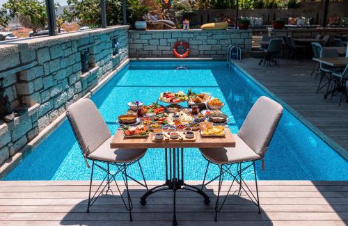 Tokoglu Hotel | Yerli Alaçatı