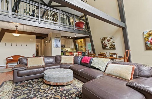 Beech Mountain Ski Chalet | Yesterday Après: Chic+Roomy Ski Holiday Lodge!