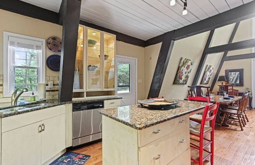 Beech Mountain Ski Chalet | Yesterday Après: Chic+Roomy Ski Holiday Lodge!