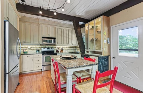 Beech Mountain Ski Chalet | Yesterday Après: Chic+Roomy Ski Holiday Lodge!