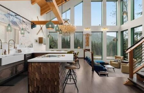 Snoqualmie Pass House | YETI Chalet - BRAND NEW Ski Mountain Vacation Rental Home