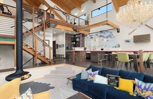 Snoqualmie Pass House | YETI Chalet - BRAND NEW Ski Mountain Vacation Rental Home