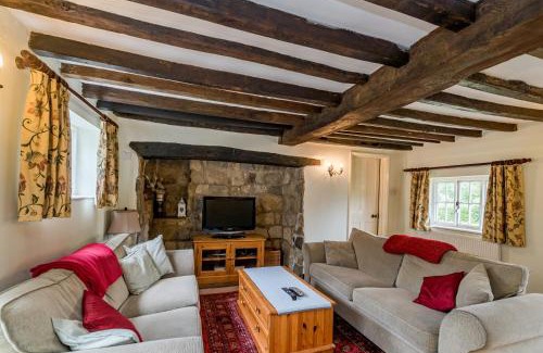 Moulsoe House | Yew Tree Cottage- Sleeps 12 Garden & Pet-Friendly