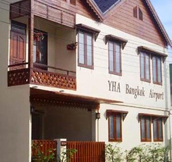 Racha Thewa Hostel | YHA Bangkok Airport