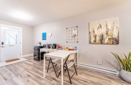 Elmsdale Apartment | YHZ Cheerful Private Unit 10 min to Airport
