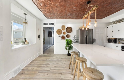 Pittsburgh House | Yinz Retreat, Above the City Home