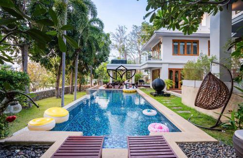 North Pattaya Villa | Yizen Beachfront Seaview Villa