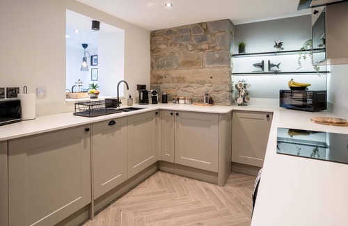 Trefor House | YNATA, pet friendly, character holiday cottage in Trefor