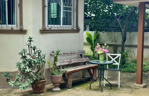 Wat Ket Bed & Breakfast | Yoga Bed and Breakfast