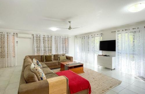 Traviston House | Yolanda - Burrum Heads- Beachfront - 3BR- Aircon