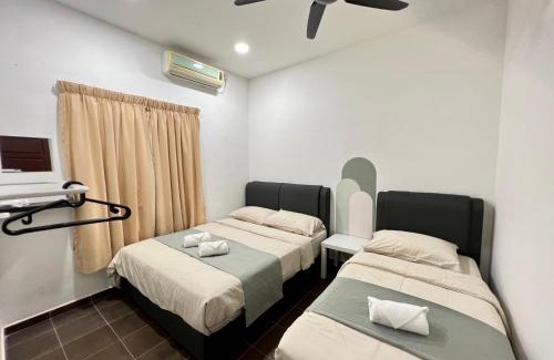 Air Puteh House | Yolo 10PAX CentralTown in AirPutih, PS4, Netflix